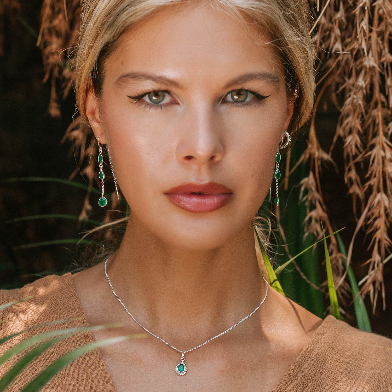 Green Onyx Threader Earrings, Sterling Silver Threaders, Onyx Earrings, Silver Chain Earrings, Silver Gemstone Pull Through Earrings, Green Gemstone Earrings