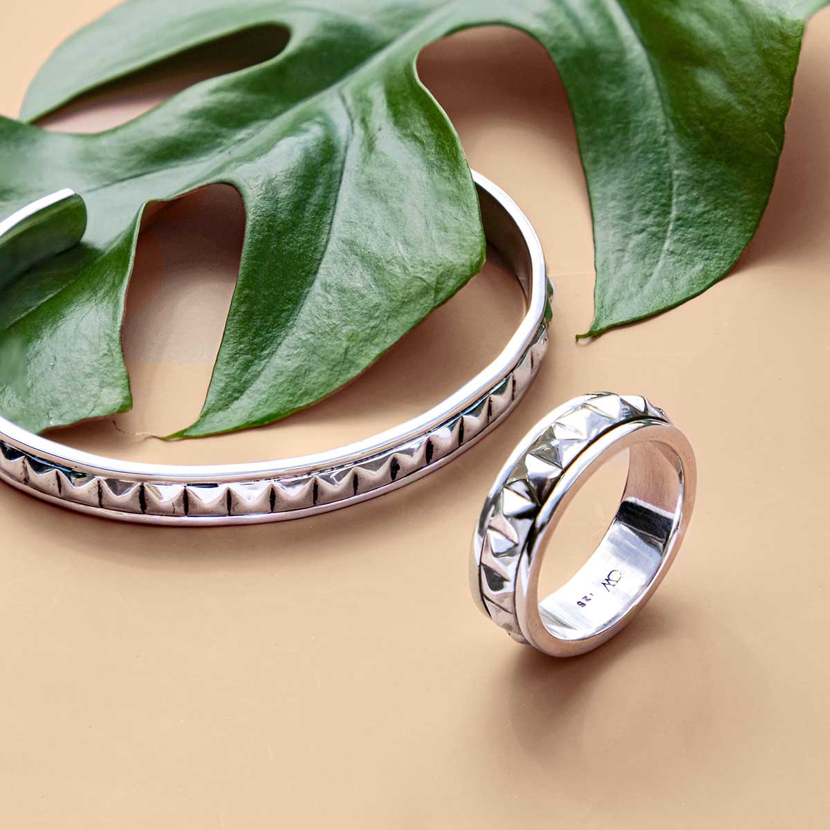 Men's pyramid silver cuff bracelet and spinning ring