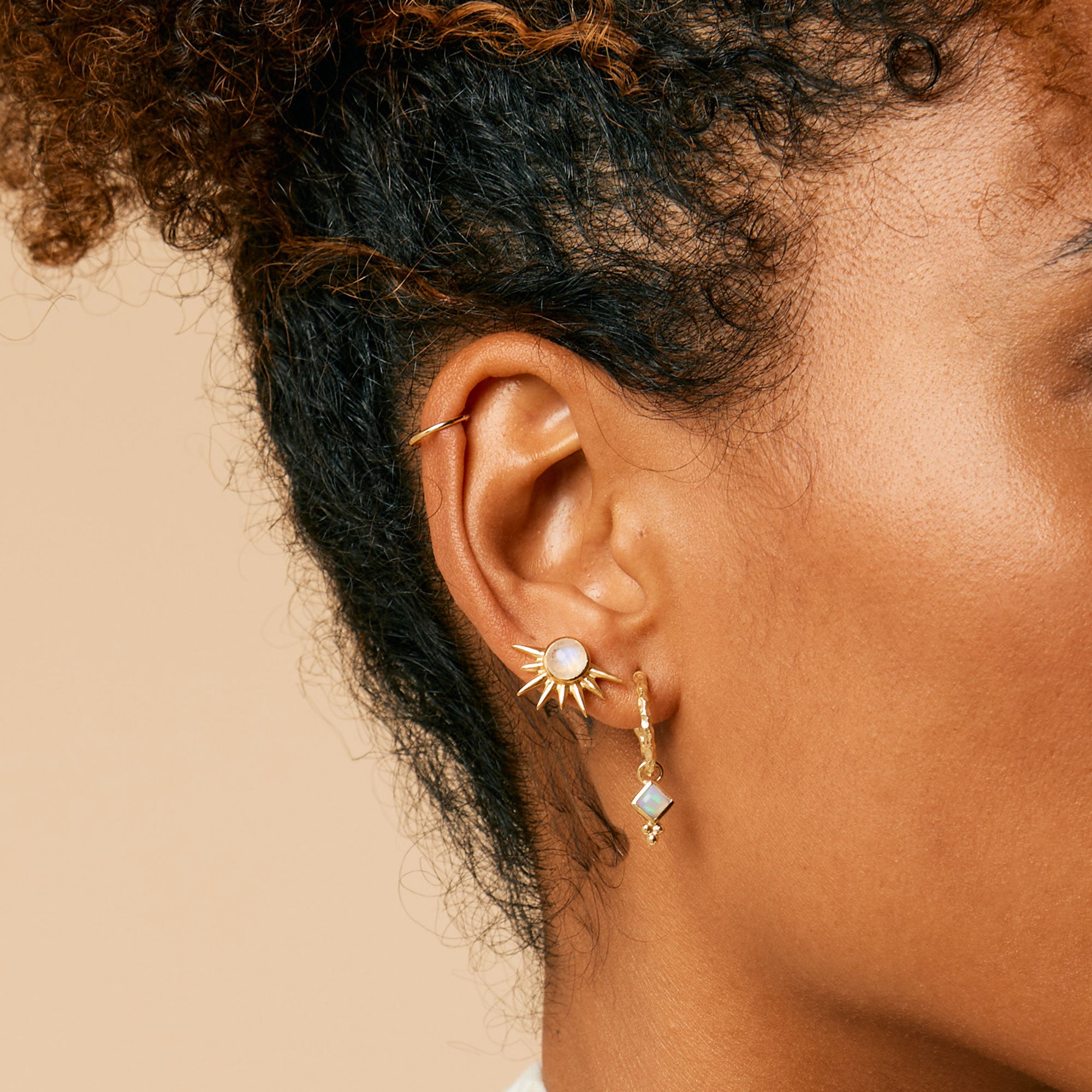 Total Eclipse Stud Earrings - gold Moonstone