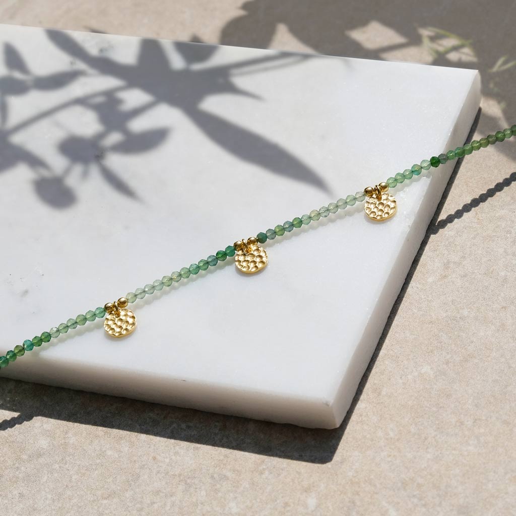 Necklace with green beads and gold hammered discs