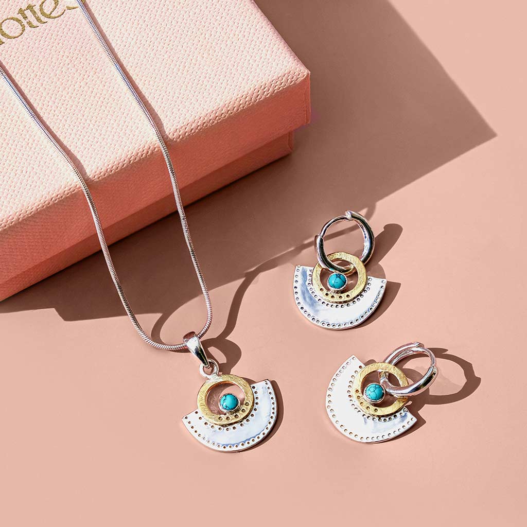 Sundar Fan Necklace and Earrings