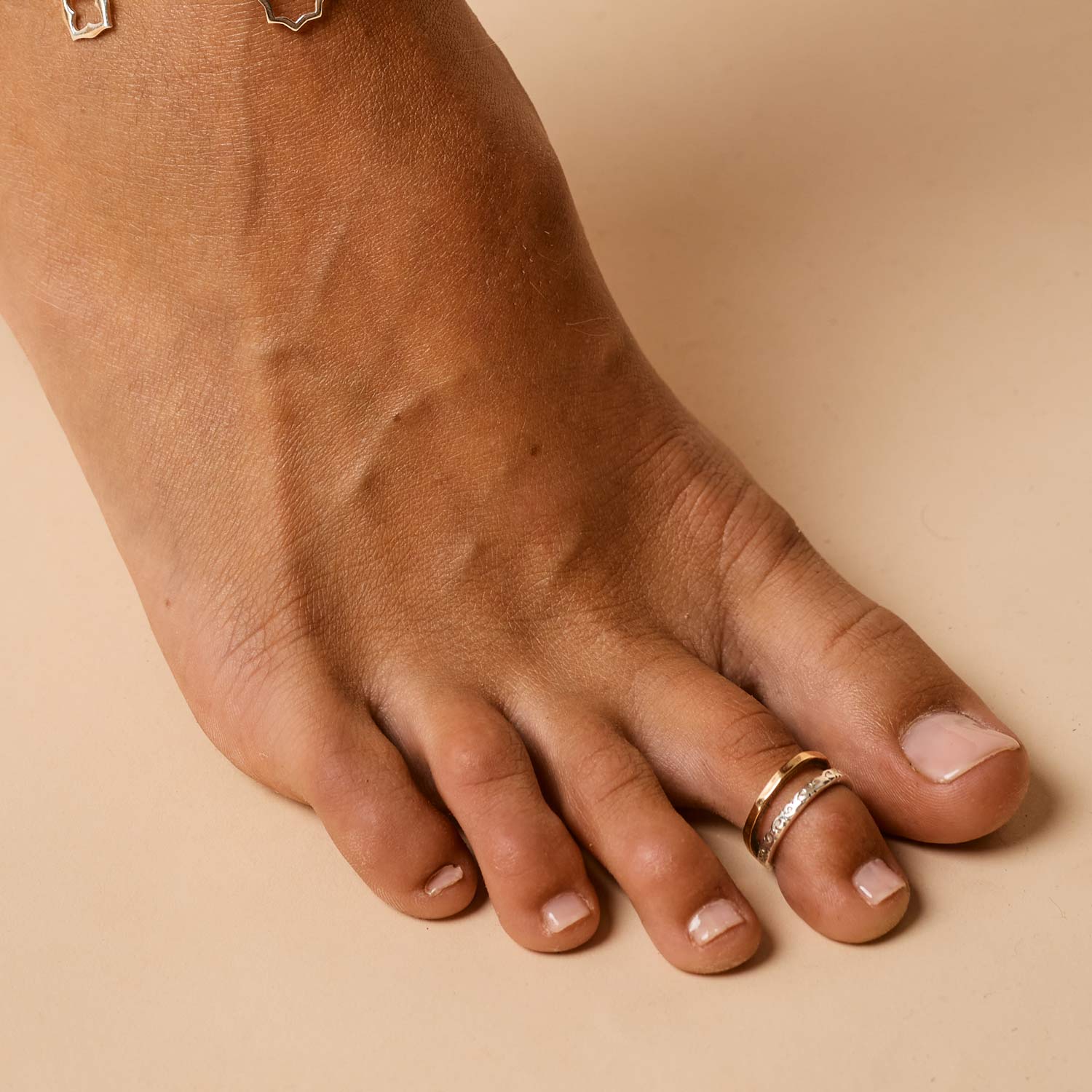Aura Magic Mixed Metal Toe Ring