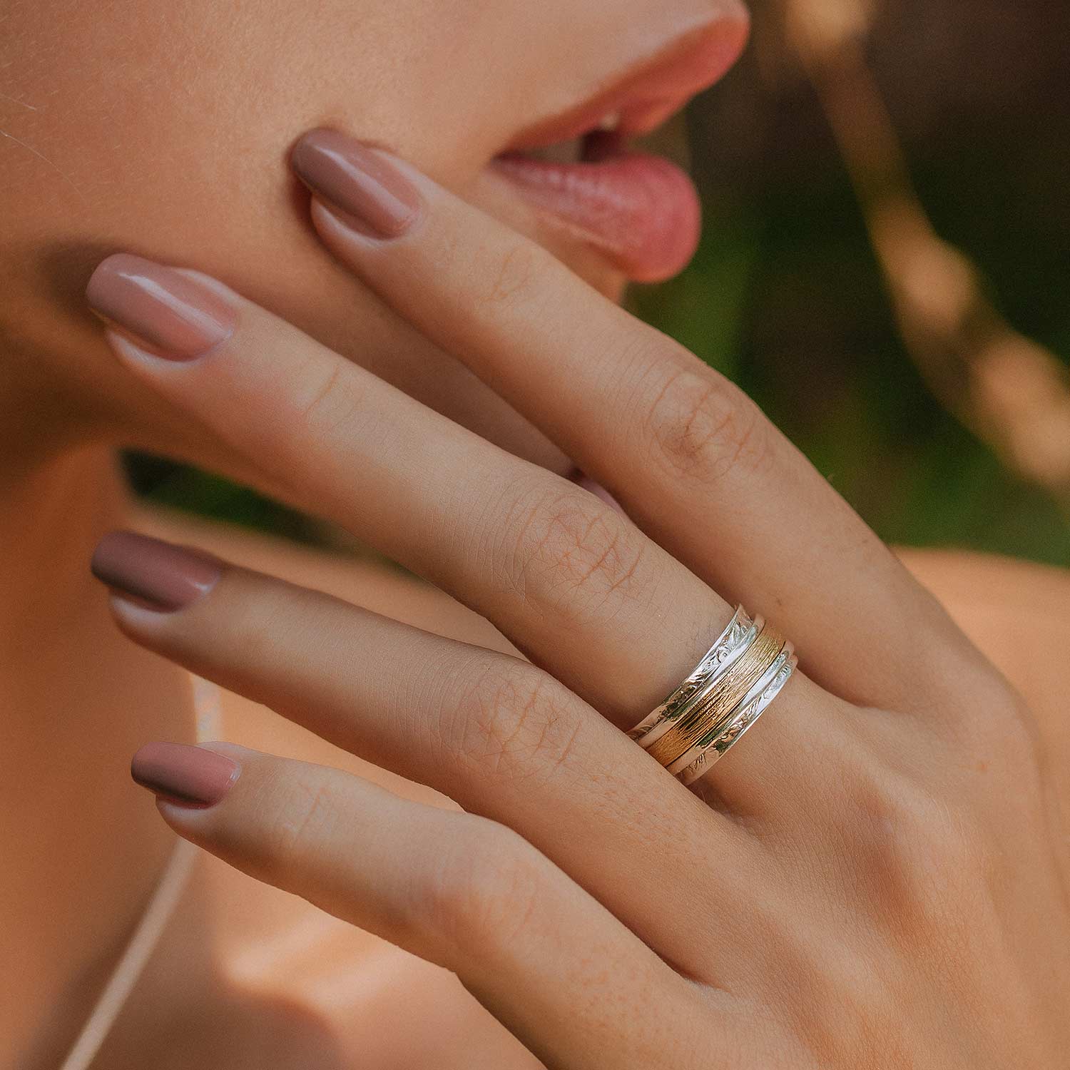 Floral Embossed Mixed Metal Spinner Ring